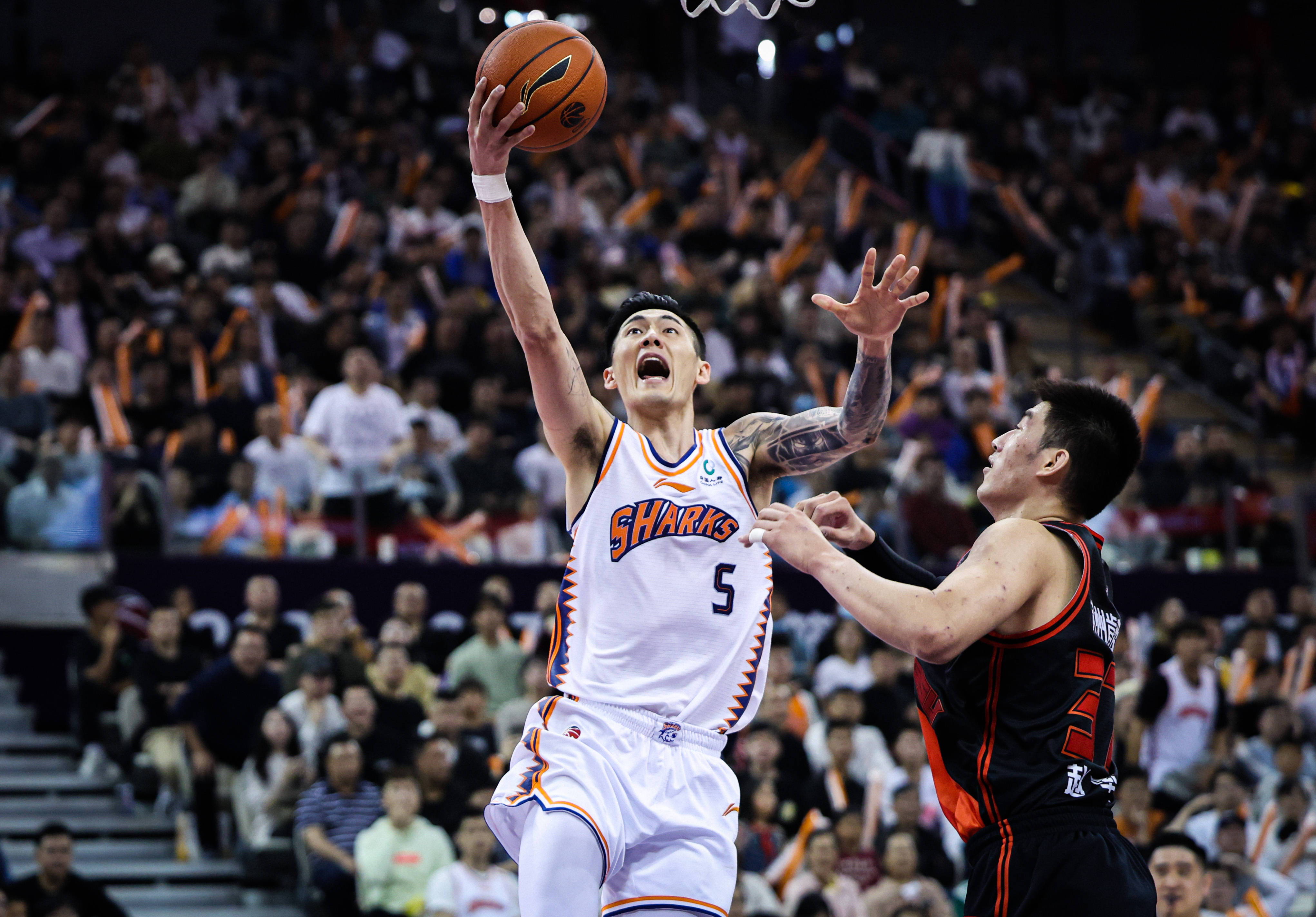 九游体育官方网站-皖南朱雀队鏖战皖江战狼队，UFC小组赛惊险晋级，核心复出即建功。战术板得到兑现