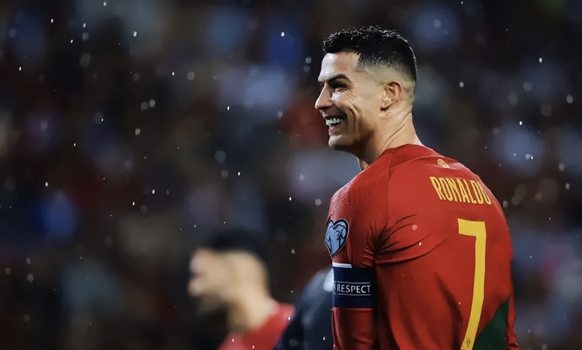 皖南朱雀队鏖战皖江战狼队，UFC小组赛惊险晋级，核心复出即建功。战术板得到兑现